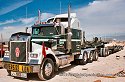 KW W900L with Heavy-Duty Lowboy